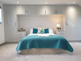 Spacious City Home with Free Parking, Fast Wi-Fi & Netflix - Coventry - 8