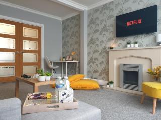 Spacious City Home with Free Parking, Fast Wi-Fi & Netflix - Coventry - 0