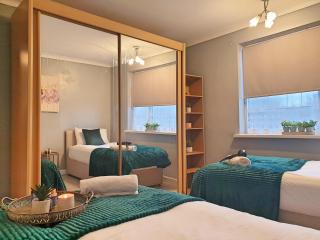Spacious City Home with Free Parking, Fast Wi-Fi & Netflix - Coventry - 9