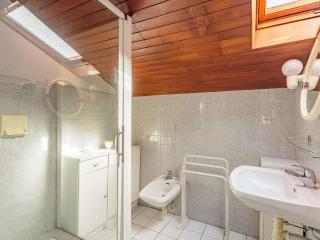 Duplex de caractère 4 chambres avec balcon, près du centre et des commerces, parking inclus - FR-1-4-526 - 1