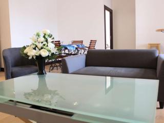 Appartement 3 pièces avec cuisine équipée, TV, et parquet massif à Rochefort - FR-1-246B-462 - 3