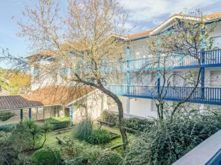 Appartement avec Terrasse et Piscine à 2 pas de la Plage - FR-1-4-567 - Urrugne - 2