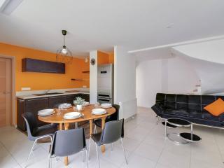 Triplex 7p avec Terrasse, Parking et Casier à Skis - Centre de Cauterets, à 250m des Pistes - FR-1-401-173 - 8