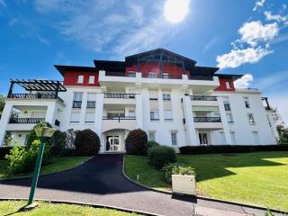 Cambo-les-Bains: T3 Moderne avec Terrasse, Parc, Piscine, Parking, et Internet - 4 Couchages - FR-1-495-20 - Cambo-les-Bains - 0