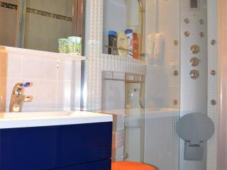 Appartement T3 au calme avec cheminée, balcon et cuisine équipée - FR-1-593-19 - Les Angles - 4