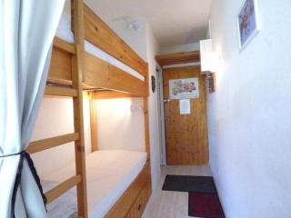 Studio 4 pers avec balcon, pied des pistes, parking gratuit, ascenseur - FR-1-602-1 - 7