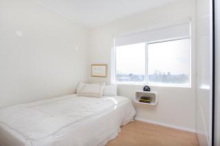 Overlooking the city, bright & cozy - Free Parking (A2) - Reykjavik - 4