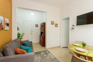 Conforto e relax, caminhando para a Praia de Copacabana, Quarto e Sala, completo, com wi fi, cozinha, ar condicionado - 1