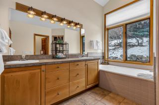 Serene Ski Chalet - 5