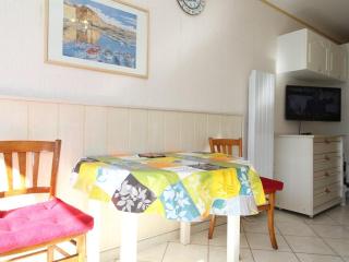 Appartement T1 avec cuisine équipée et parking, proche thermes et commerces à Balaruc-les-Bains - FR-1-553-129 - 4