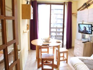 Studio cabine avec accès direct aux pistes, balcon, et piscine - 4 couchages, Risoul 1850 - FR-1-330-518 - 2