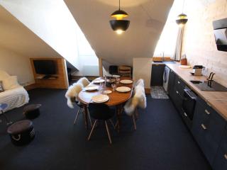 Appartement rénové 4 pièces avec mezzanine et 3 chambres, au cœur de Briançon, proche commerces et télécabine - FR-1-330C-118 - Briançon - 8