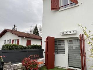 Charmant T1 bis à Cambo-les-Bains avec terrasse, proche des thermes, pour 2 personnes - FR-1-495-94 - Cambo-les-Bains - 0