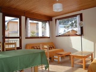 Appartement T4 Centre-ville avec balcon, cuisine équipée, TV, lave-vaisselle et lave-linge - FR-1-593-21 - Les Angles - 0