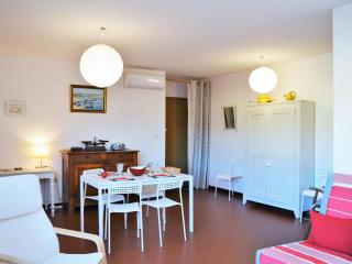 Appartement 2 pièces avec piscine et parking à 2 pas de la plage au Lavandou - FR-1-251-384 - Le Lavandou - 9