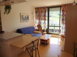 Appartement 6 pers avec balcon, accès pistes, parkings et casier à skis - FR-1-602-60 - 0