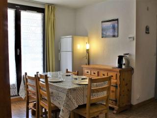 Appartement cosy à Risoul 1850, 3 pièces, 6 couchages, proche pistes et commerces, balcon ensoleillé - FR-1-330-517 - 2