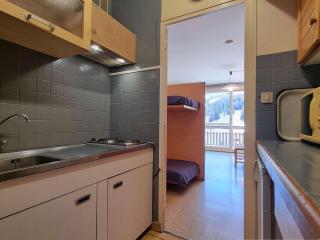 Studio cosy avec vue sur le front de neige, proche télésiège et commerces - FR-1-525-200 - 3