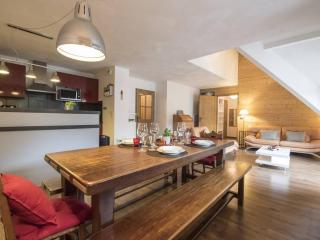 Duplex 10 pers, 98m², cœur du village, balcon, proche télécabine et thermes, parking privé, jacuzzi - FR-1-296-340 - Saint-Lary-Soulan - 0