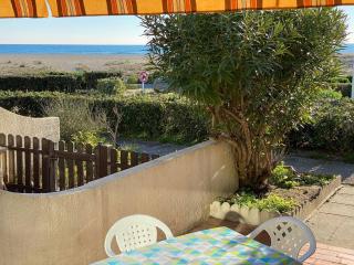 Villa T2 en Front de Mer avec Parking Privé - FR-1-81-548 - 9