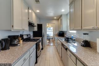 4 bedroom house with a pool - 1