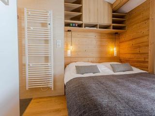 Appt 10 pers rénové, calme, balcon sud, cheminée, Wi-Fi, proche pistes - FR-1-545-14 - 1