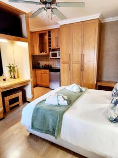 The Wooden Leg Guesthouse - 3