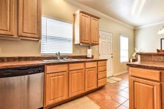 Waterfront Corpus Christi Townhome with Pool and Dock! - Corpus Christi - 5