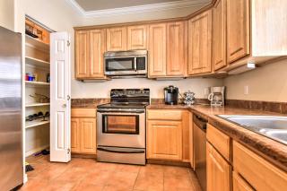 Waterfront Corpus Christi Townhome with Pool and Dock! - Corpus Christi - 4