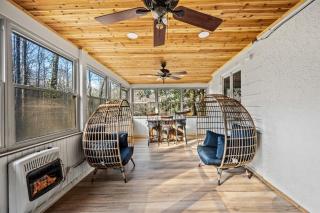 Smoky Bear BnB! Theater, Game Room, Hot Tub, Bar, 5Br 5Ba - Gatlinburg - 5