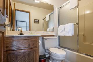 2 bedroom 3 bath in Forest Creek 35 sleeps 5 Just steps to free town shuttle Great Views - Mammoth Lakes - 6