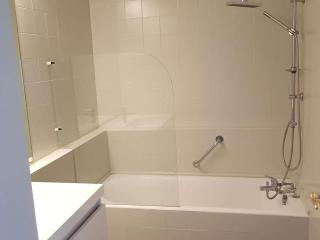 Villeneuve-Loubet : Appartement avec Terrasse, Climatisation et Garage - FR-1-252A-34 - 2