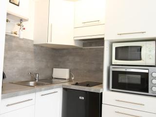 Studio de charme avec parking privatif, climatisation, Wi-Fi et loggia fermée à Balaruc-les-Bains - FR-1-553-96 - Balaruc-les-Bains - 5