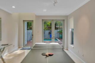 Stunning Home W/Pool Min to Beach Walk to Las Olas - Fort Lauderdale - 2