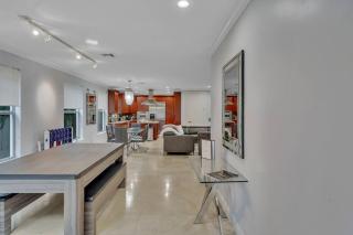 Stunning Home W/Pool Min to Beach Walk to Las Olas - Fort Lauderdale - 1