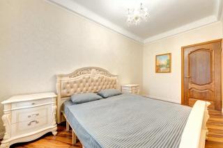 Apartments with 3 rooms near Palace Ukraine - Kiev - 2