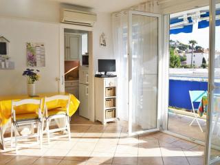 Studio lumineux proche plages et commerces avec balcon - 3 couchages, Le Lavandou - FR-1-251-346 - 4