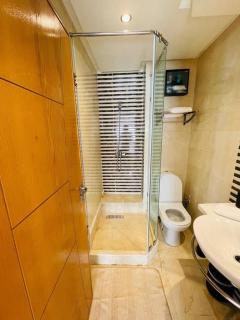 2min to Casa Finance City, Fiber, 110m2, Park free, PS4, IPTV, Netflix and many more - 2