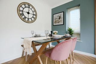 Middleton House with Free Parking, Fast-Wifi, SmartTV and Garden by Yoko Property - 7