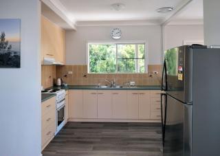 64 Bathurst Street - Elliott Heads - 7