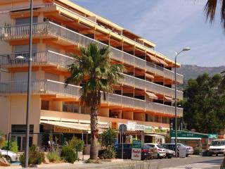 Studio rénové avec terrasse, aperçu mer et parking privatif au Lavandou, 3 couchages - FR-1-251-303 - Le Lavandou - 1