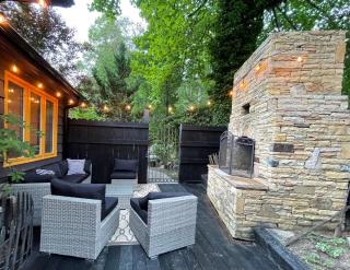 Smoky Bear BnB! Theater, Game Room, Hot Tub, Bar, 5Br 5Ba - Gatlinburg - 7
