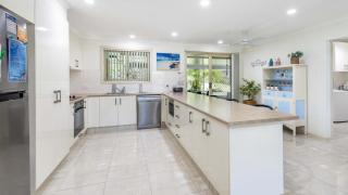 Comfortable lowset family home only minutes from the water! Tarooki St, Bellara - Bellara - 6