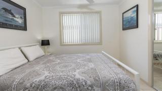 Comfortable lowset family home only minutes from the water! Tarooki St, Bellara - Bellara - 2