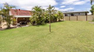 Comfortable lowset family home only minutes from the water! Tarooki St, Bellara - Bellara - 4