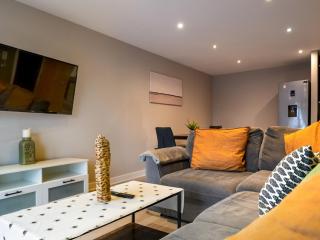 Pass the Keys Stunning 2BR Apt w Balcony Views City Centre - 7