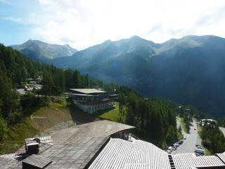 Studio skis aux pieds, balcon sud, idéalement situé, 4-6 couchages, proche animations et commerces - FR-1-322-136 - 2