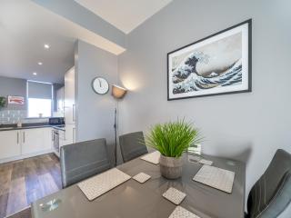 Pass the Keys Stunning 2BR Duplex w Bars Cafes Parks Nearby - Belfast - 6