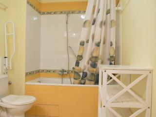 Appartement T2 avec piscine, plage à 100m, parking, ascenseur et centre de thalasso à proximité - FR-1-226-81 - Les Issambres - 2