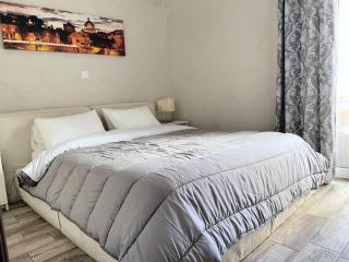 Amazing House with Jacuzzi and Huge PVT Garden - Atene - 2
